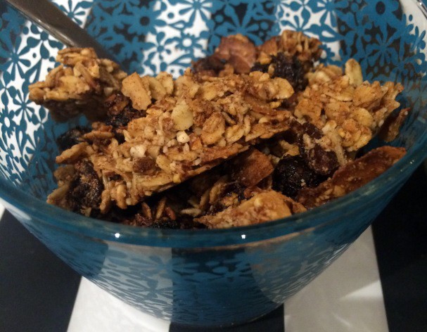 how-to-make-your-own-granola-coconut-and-raisin